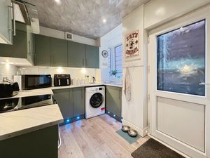 Kitchen- click for photo gallery